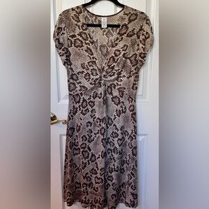 Animal print beige brown lightweight dress w cap sleeves  Sz M
